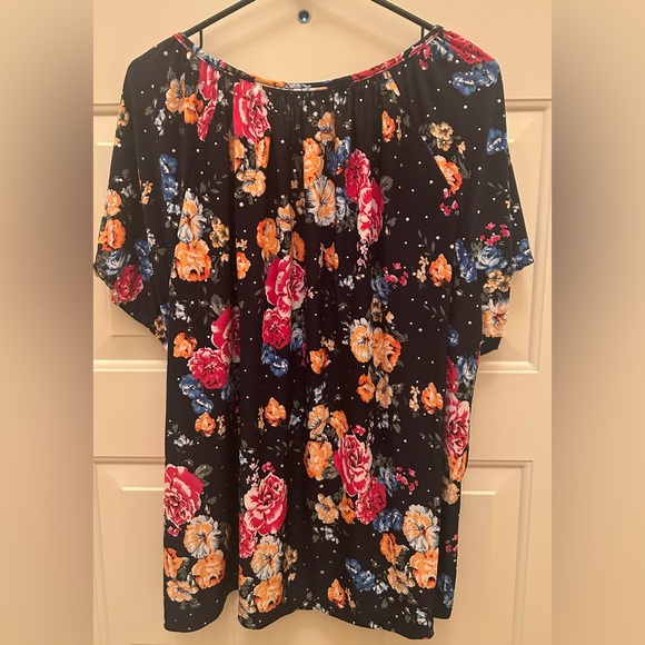 C. D. Daniels Floral embellished short sleeve blouse, 3x - Picture 5 of 6